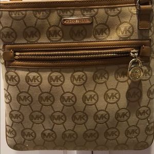 Michael kors crossbody